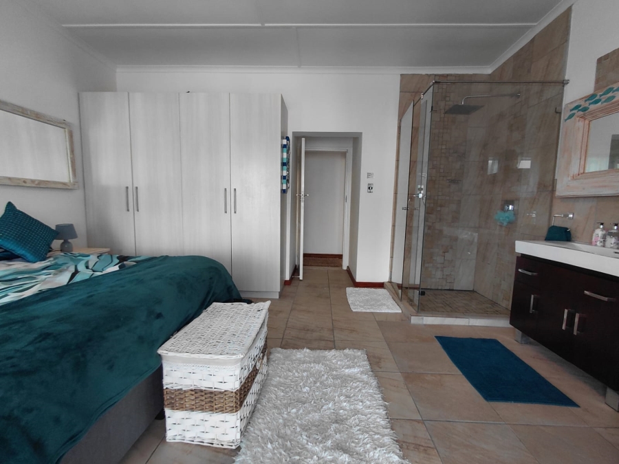 5 Bedroom Property for Sale in Ferreira Town Eastern Cape